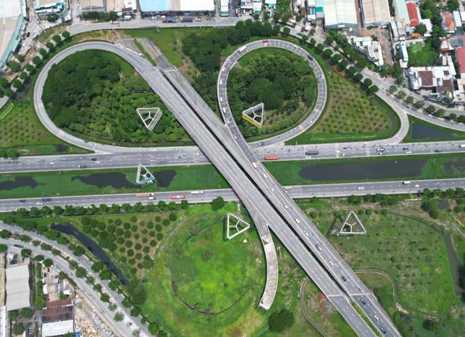 Đoạn cuối đường Võ Văn Kiệt giao với Quốc lộ 1