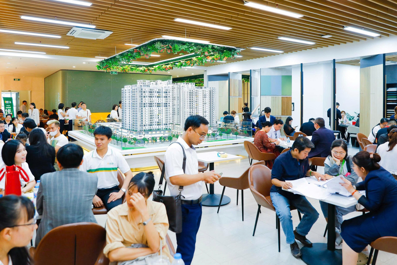 Bất động sản tạo dòng tiền thật, giá phù hợp tài chính đang thu hút đông đảo khách hàng, nhà đầu tư quan tâm. Ảnh chụp tại Căn hộ dòng tiền – Giá quốc dân dưới 2 tỷ trong tháng 3/2026