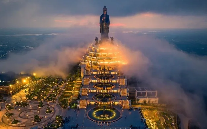 Quần thể tâm linh Linh Sơn Thánh Mẫu trên đỉnh núi Bà Đen